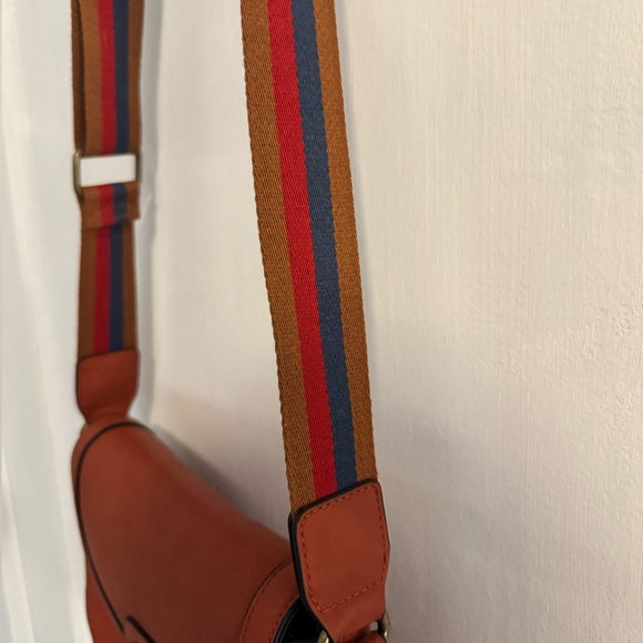 Universal Thread crossbody - Picture 2 of 3